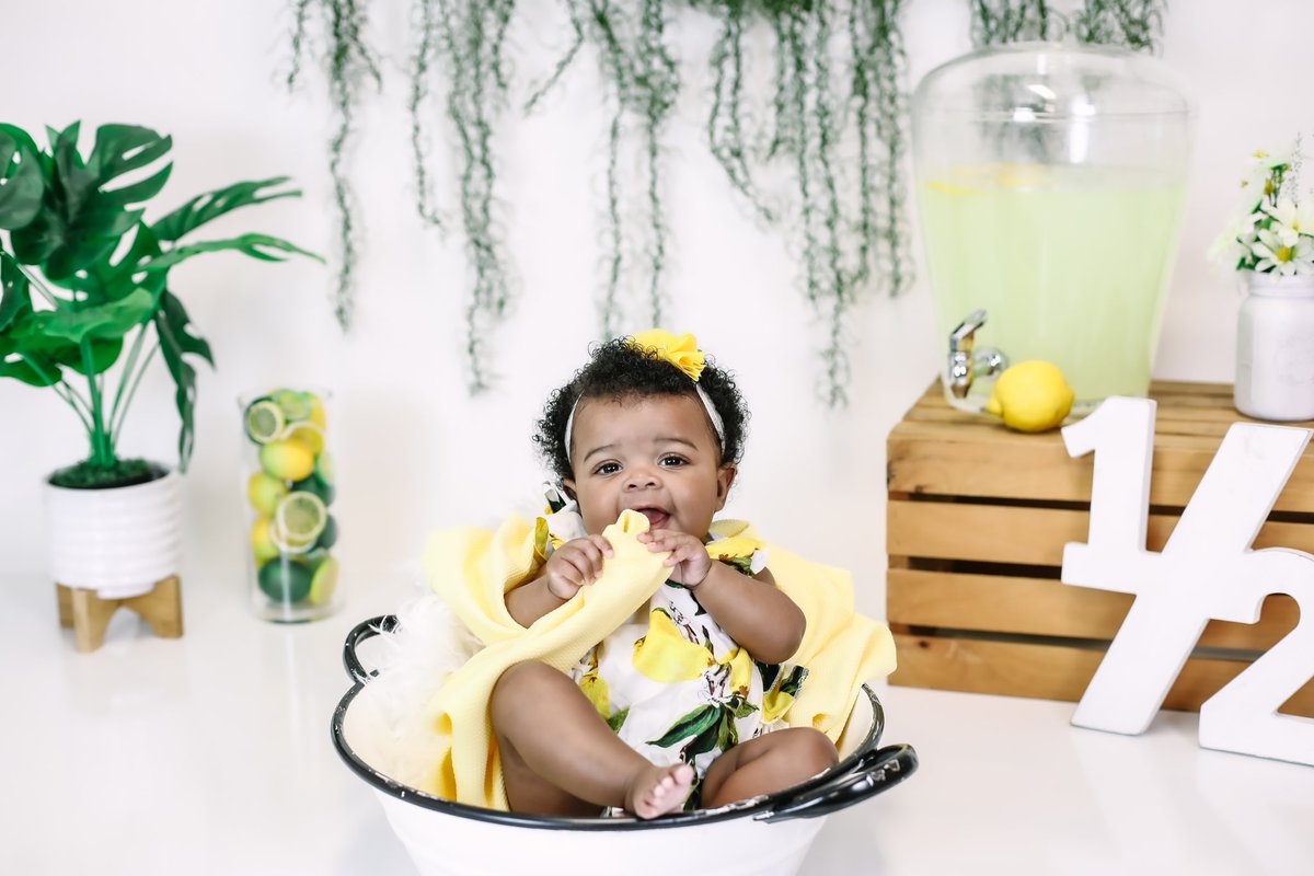 Forever_kalli's tweet photo. “When life gives you Lemons… Wear them🍋💛” #KohanaChennai #Halfwaytoone #Missleo https://t.co/HJI6eFMK1s