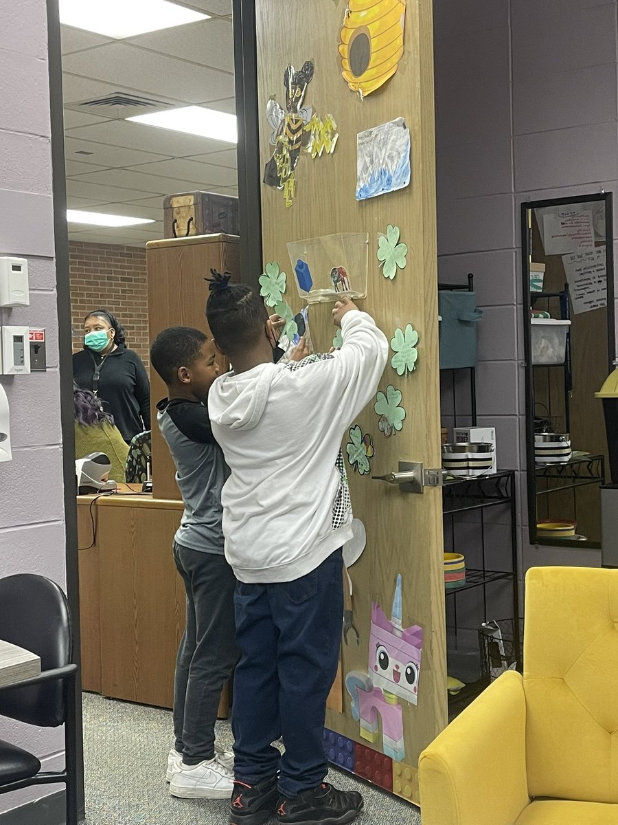 Today we started Feel Good Friday!!  The first Friday of each month we set time aside to tell others how much we appreciate them.    @IHeartCKH #gohornets161