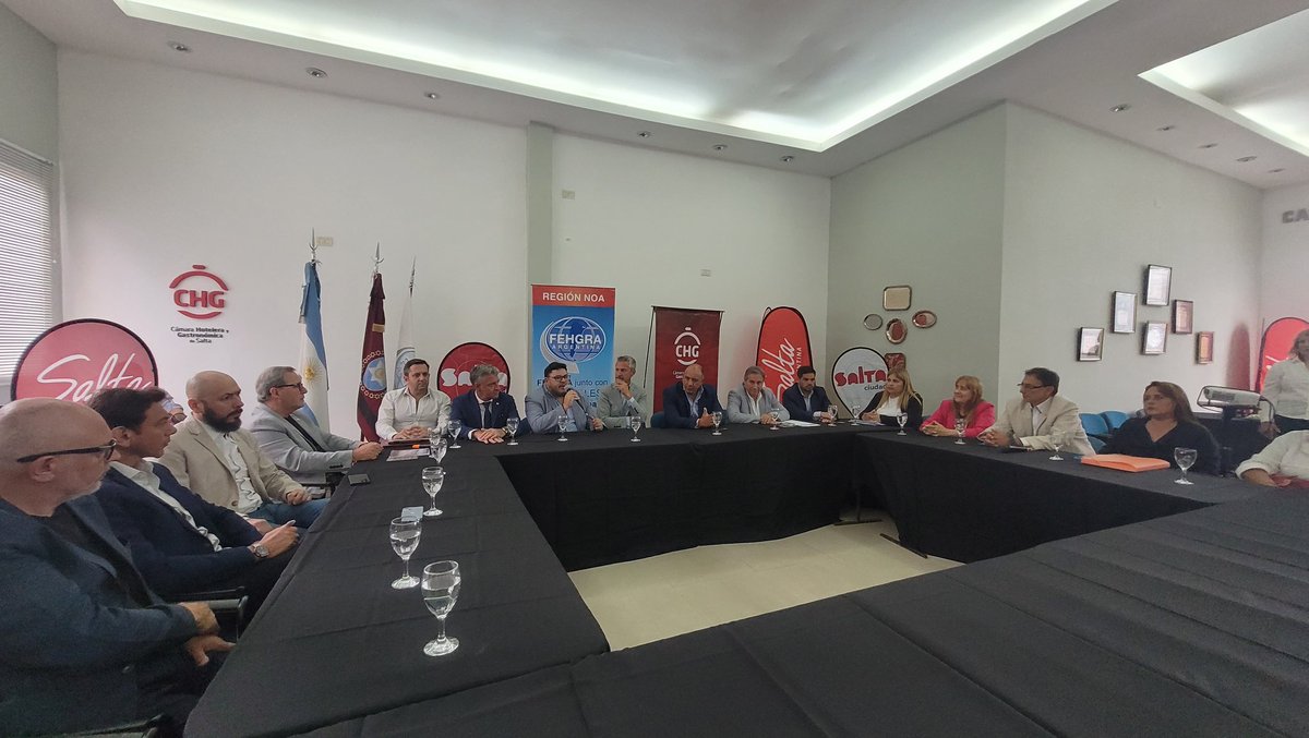 La ciudad de Salta fue sede de un nuevo encuentro de FEHGRA.
El encuentro se realizó en la Cámara Gastronómica y Hotelera, donde participaron funcionarios municipales, provinciales y nacionales. El objetivo fue analizar los temas generales más importantes para el sector.