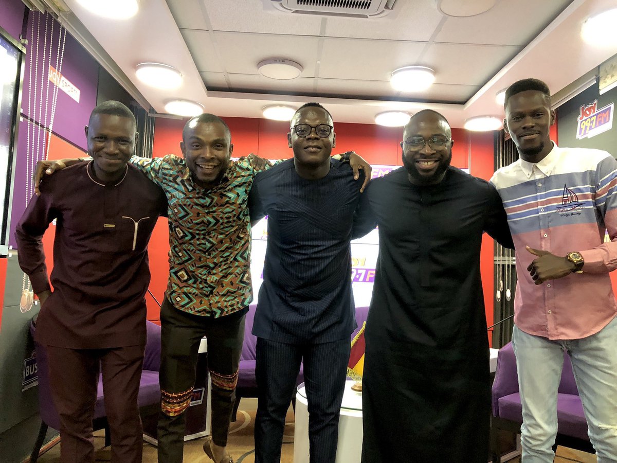 shikome_1's tweet photo. Aswear this be mallam squad. @Muftawu_Nabila @garyalsmith @Fentuo_ @OfficialSitso and the oracle himself “Oh Chale” @Dani77k. @JoySportsGH yu do all🙌🏾🙌🏾. #OhChaleDeyJoy #GamePlane https://t.co/fmK6d6Pp6p