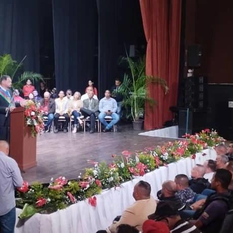 red8bermudez's tweet photo. #10Marzo2023.
El Alcalde del Municipio Bermúdez Julio Rodríguez, acompañado de la primera combatiente Raquel Candiales de Rodríguez y familiares, presenta el Informe de Gestión del año 2022
Junto a su tren ejecutivo en la sala de teatro Guida Moya de Méndez del Ateneo Carúpano. https://t.co/w5p6hv3PJM