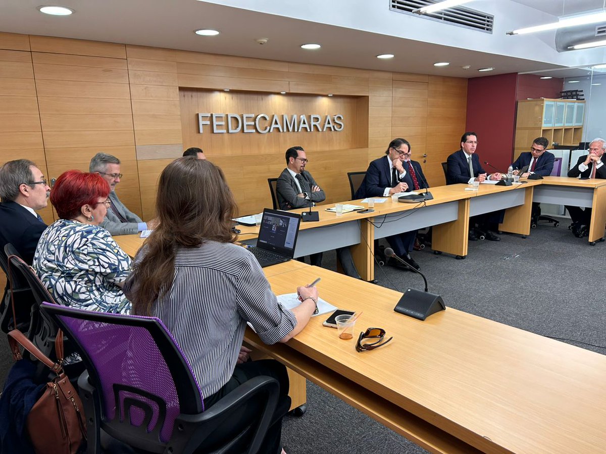 fedecamaras's tweet photo. Encuentro #MEDEF/ Fedecámaras: "Venezuela, coyuntura y oportunidades", una jornada de trabajo previa a la visita de la Misión Empresarial Francesa que visitará nuestro país el próximo 8, 9 y 10 de mayo.
El encuentro se realizó el lunes #06marzo https://t.co/PyW9SkSvAy