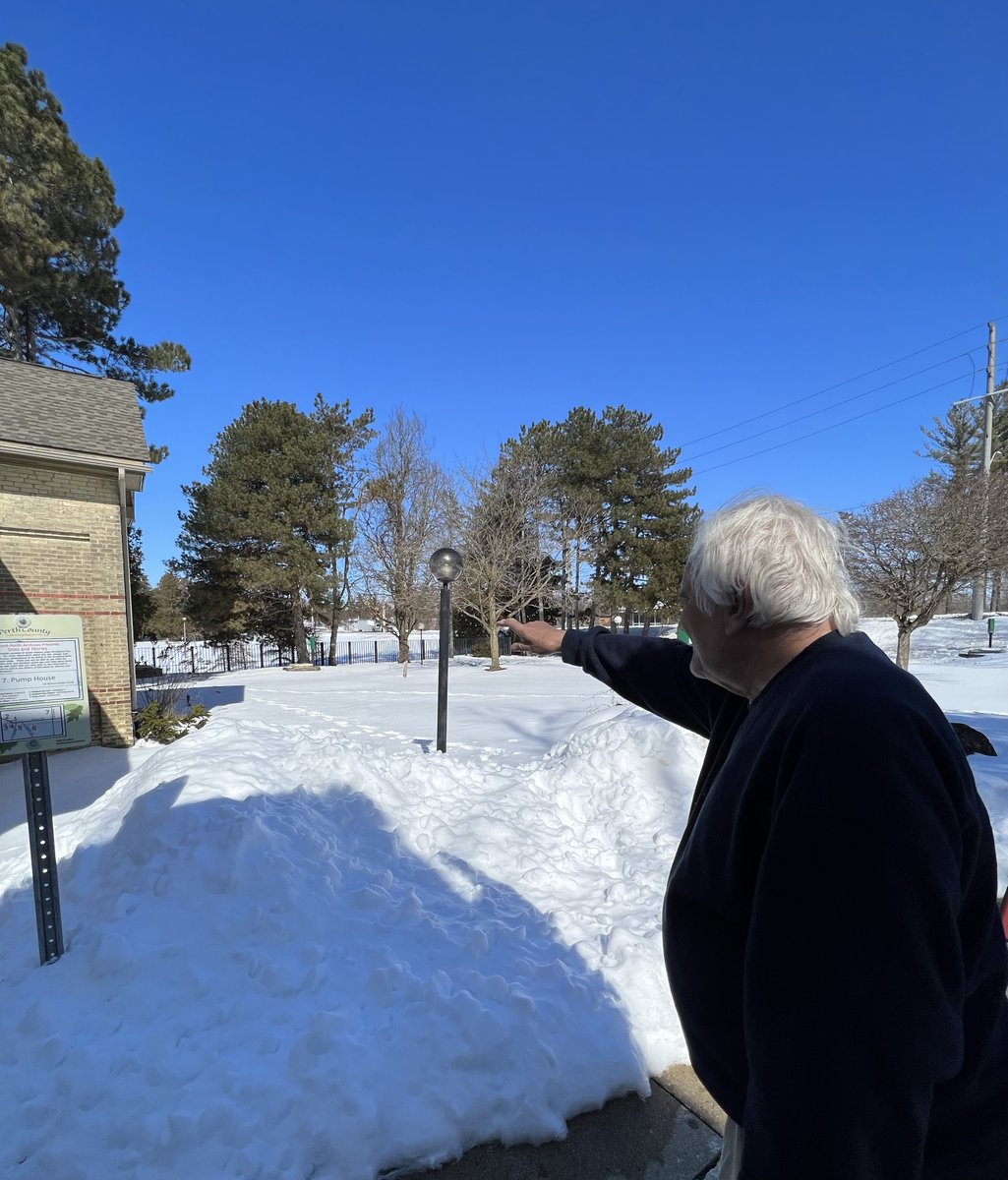 GalleryStrat's tweet photo. Ed Czajkowski, a talented and tenured artist from the area, paid us a visit recently! Ed spoke about his life and artistry, particularly his sculptures which he has been building for decades. Check out one of Ed's pieces, near the pond by the Gallery. #Sculptures #PublicArt https://t.co/HJjGsX24Sn