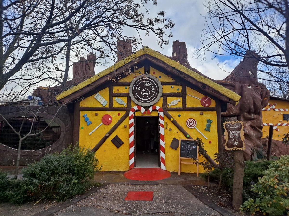 ceipcelsoemilio's tweet image. Ayer, las y los peques del colegio se fueron de #excursión a la granja escuela. Se portaron superbién y se lo pasaron en grande viendo los animales, montando en poni... ¡Primera excursión superada! #emocionante #excursionesmolonas #granjaescuela🐴🐮🐄🐷🐏🐰🦃🐦