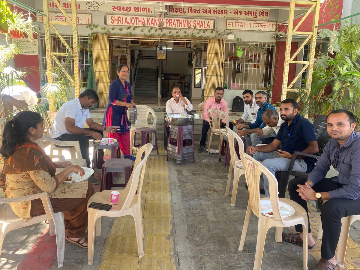 ajothakanyashal's tweet image. અને શાળામાં પ્રાર્થના કાર્યક્રમથી લઇને સાયન્સ લેબ, કોમ્પ્યુટર લેબ, લાઇબ્રેરી ખંડ, સ્માર્ટ ક્લાસરૂમ , પ્રોજેક્ટર રૂમ, પ્રજ્ઞા રૂમ તથા શાળાની વિશેષ પ્રવૃતિઓનો મુલ્યાંકન કર્યુ અને જરૂરી માર્ગદર્શન પુરૂ પાડવામાં આવ્યું.@RJRam_Ahir @Hkvaja2H @our_gir_somnath @amazing_somnath @sanketjs