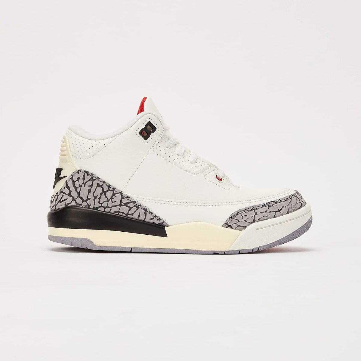 snkr_twitr's tweet photo. AD: PS Jordan Retro 3 Reimagined ‘White Cement’ drops tomorrow 7am PT/10am ET

DSG https://t.co/3I47AN9E1O
DT https://t.co/Xm8VynkcE7
FNL https://t.co/CQQIXEi8n1
HT https://t.co/eVHzlR2UsT
JD https://t.co/fJmqkmv1Os
SNKRS https://t.co/la3aC0942j https://t.co/fLmJ9YlOLf