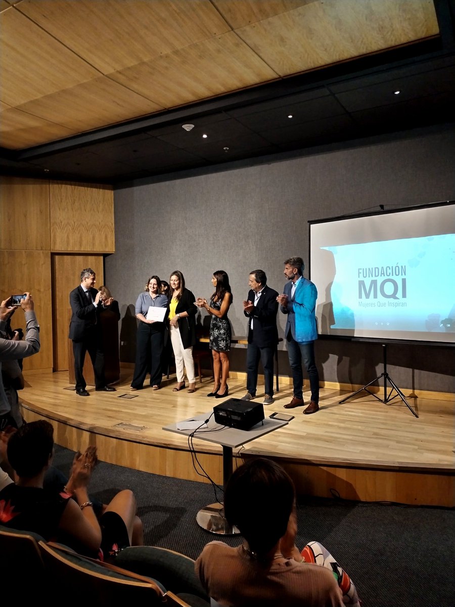 ItaliaEnMendoza's tweet photo. #8marzo #diadelamujer Inaugurazione del “Banco Rojo” contro la violenza di genere, presso IUSP e incontro sull'imprenditoria femminile. 

@italymfa @italyinargentina @luigimaria62 @ComitesCuyo 

#giornatainternazionaledelladonna #italianconsulate  #italyinargentina #Mendoza https://t.co/Kq6qEvBaan