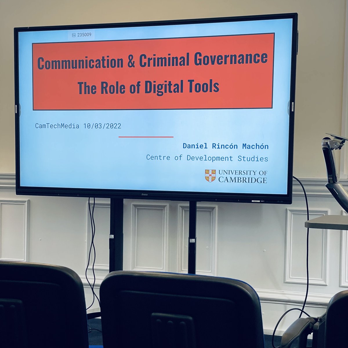 CamTechMedia's tweet photo. Thank you @drinconmach for a truly interdisciplinary presentation, mixing law, political sciences, and media studies. A great way to wrap up Lent term! 🎊 

@CamDigHum @CamSociology #Criminology #DigitalHumanities #Communication https://t.co/epIbgfb578