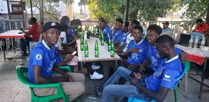 Dengblackstar's tweet image. After beating #Dormund, the party was sponsored by #7up

 #PLFANS