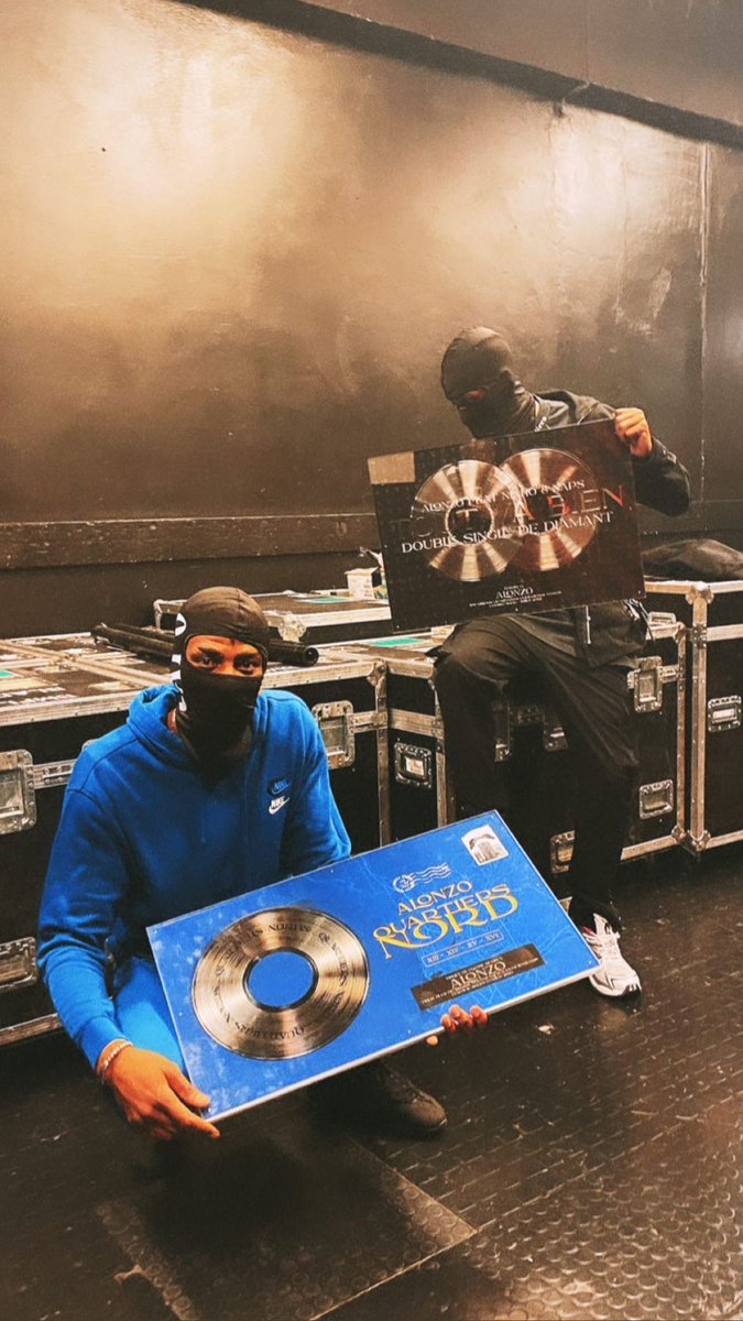 Alonzopsy4's tweet photo. Merci Paris l’Olympia 🤍✊🏾 https://t.co/XObcxziJbp