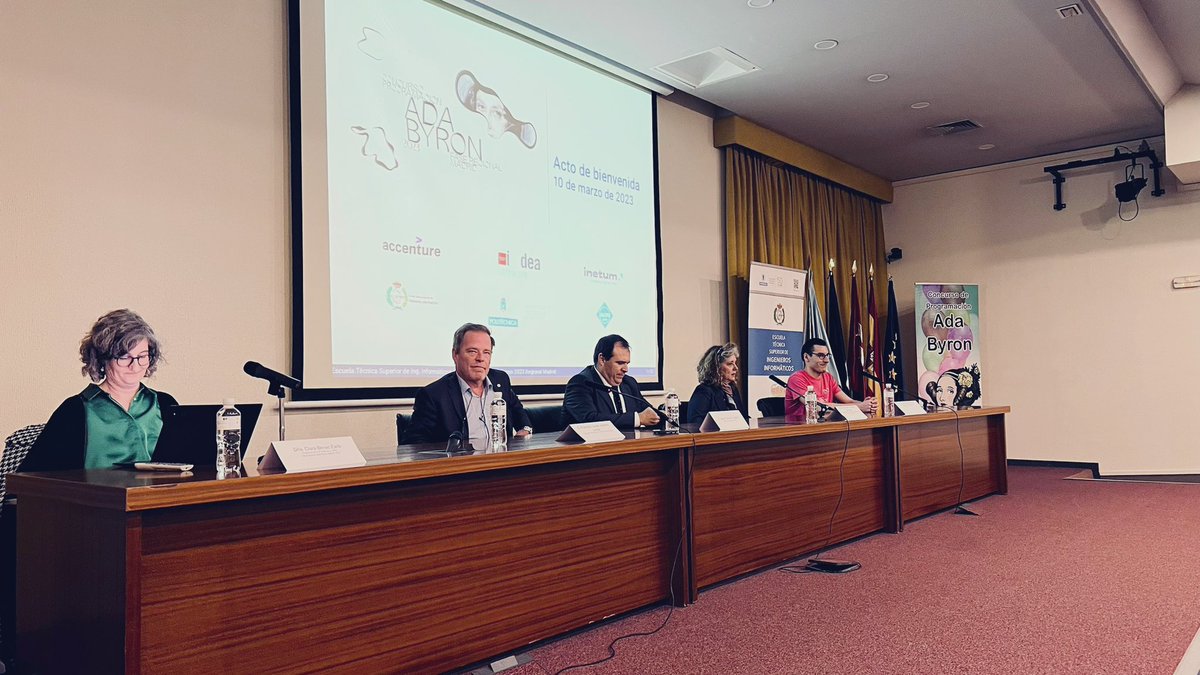 Empieza la fase regional del concurso de Programación Ada Byron con la asistencia de la Directora de Investigación e Innovación Tecnológica de la <a href="/ComunidadMadrid/">Comunidad de Madrid</a>, Ana Isabel Cremades.
Suerte y pasadlo en grande!!! #somosUPM