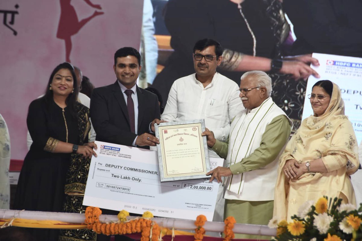 Faridabad is the Best Performing District in implementation of the Poshan Abhiyan in Haryana. @POSHAN_Official 💯 Hon’ble CM Haryana, Shri @mlkhattar ji gave the Award and cash prize of ₹2 Lakhs at State Level Event. @DC_Faridabad @cmohry @DiprHaryana @IASassociation