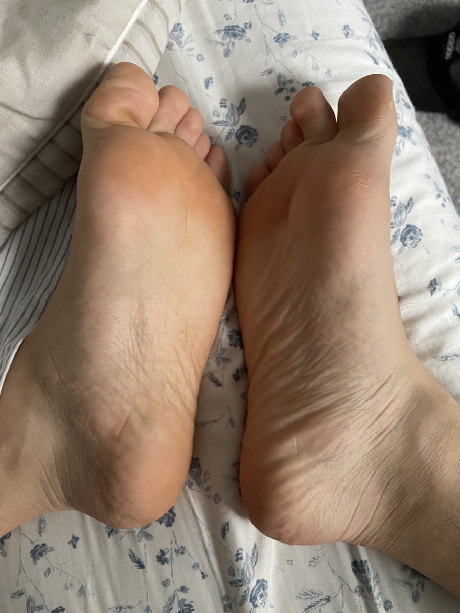 BalkanFootBro's tweet photo. Friday morning feet. Yea, they smell good 😏🤓☺️ https://t.co/KxDoz5a954