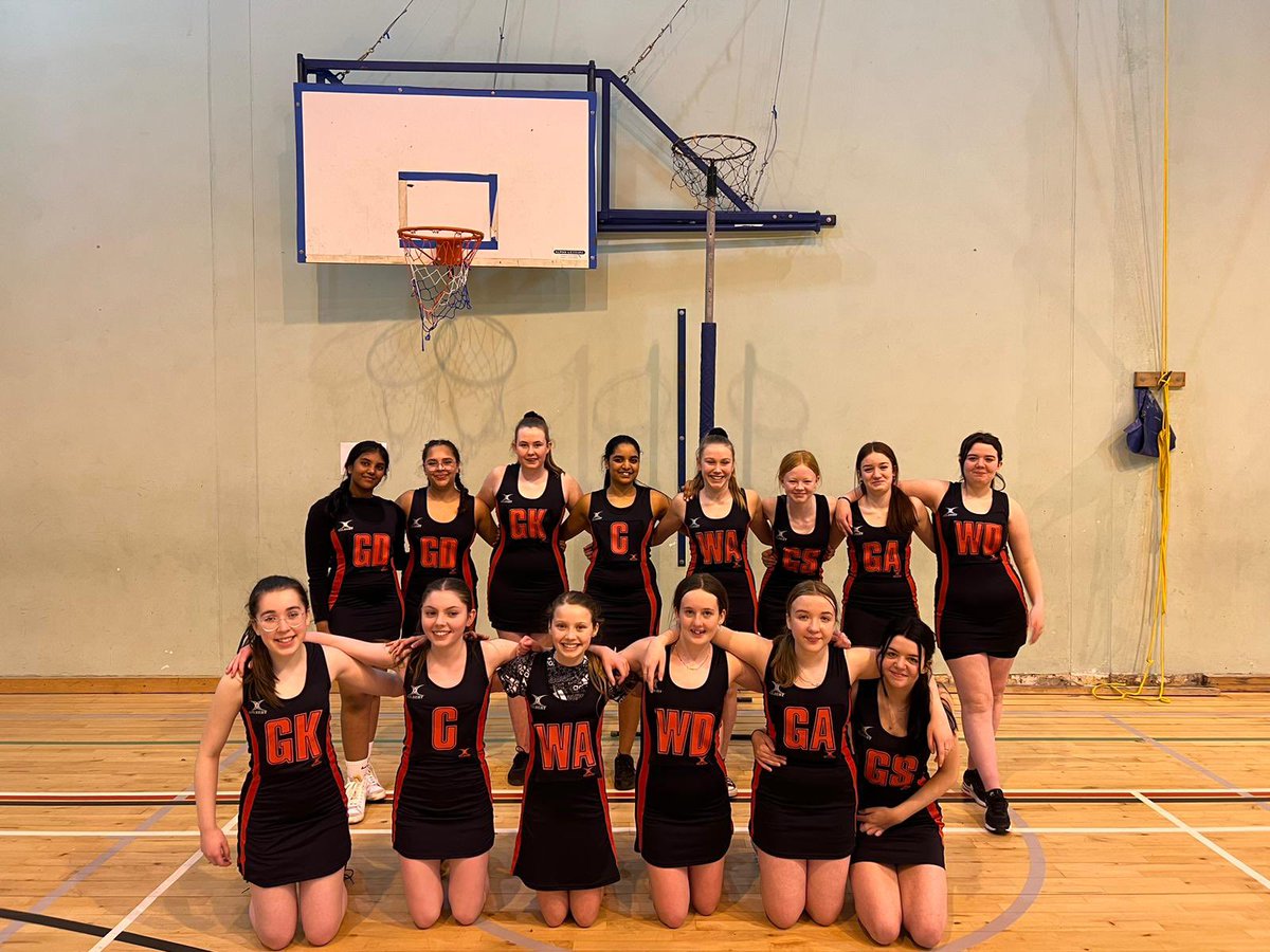 Huge well done to our S1-3 netball team who played in the WL Schools Tournament 🏐 They won their first 3 games and played @Linlithgow_PE in the final. It was a close game, but Linlithgow managed to take the win. We finished 2nd overall, huge congratulations 🎉 @WestCalderHigh