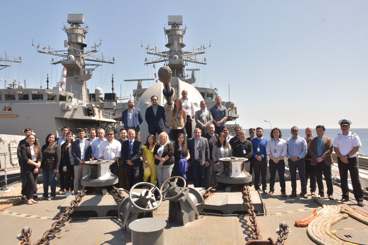 innovapolinav's tweet photo. A bordo de la Fragata "Lynch" se realizó parte del Bootcamp del Desafío #Avante3 👏🏻👏🏻

Lee la nota completa y revisa las imágenes que dejó este importante hito que marca el inicio de las actividades de #DesafíoaAvante3 👉 https://t.co/ikGgjVhDzc

@KnowHubChile @Armada_Chile https://t.co/ZUtOmXK6z5