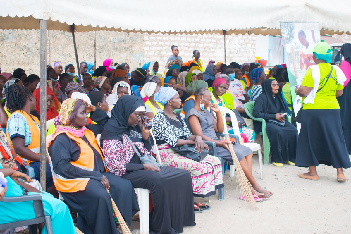 EPTFnavigators's tweet image. Members of the group also shared their challenges with the duty bearers and invited them to partner with them as they seek to conserve the environment in the area.  

Before the forum we had a cleanup exercise at Sisi kwa Sisi market.