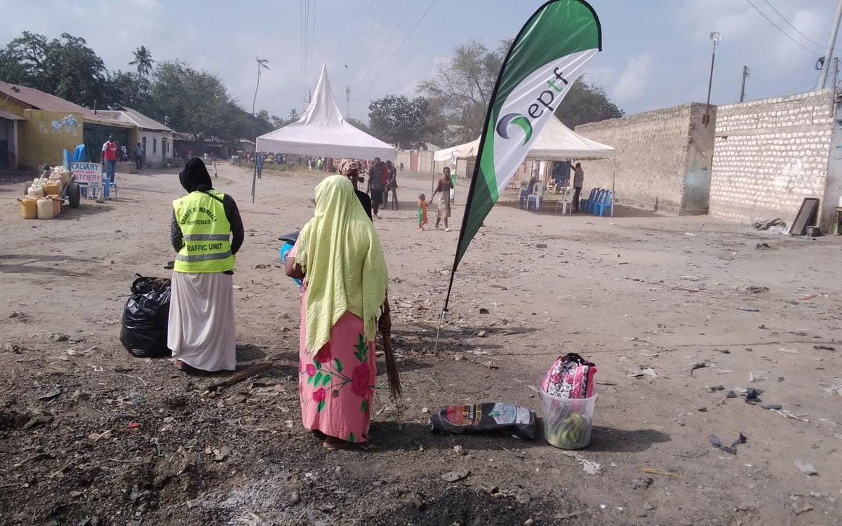 EPTFnavigators's tweet image. Members of the group also shared their challenges with the duty bearers and invited them to partner with them as they seek to conserve the environment in the area.  

Before the forum we had a cleanup exercise at Sisi kwa Sisi market.