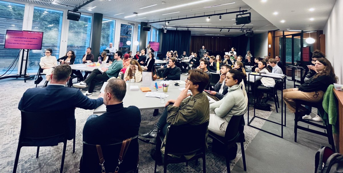 Full room on a rainy Friday afternoon despite a transport strike. Citizens are mixing with European Young Leaders #EYL40 ready to debate on #urban #mobility in #Brussels - will they (dis)agree on final recommendations?