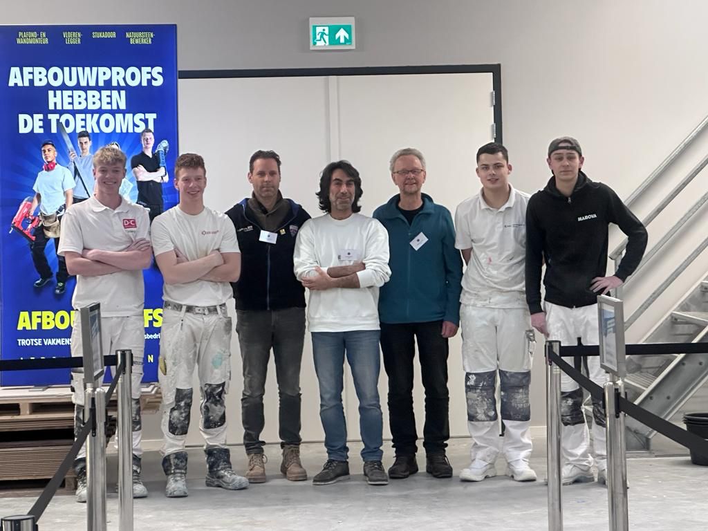 janssenstuc's tweet photo. Jureren op het Nederlands Kampioenschap stukadoren. Mooie werkstukken gemaakt door de kandidaten. #skills #heroes #noa #savantis #afbouwprofs #nk #stukadoren #drentecollege #sumacollege #roctwente #curio https://t.co/Zkc97hEd4g https://t.co/qDiRZRxA0i