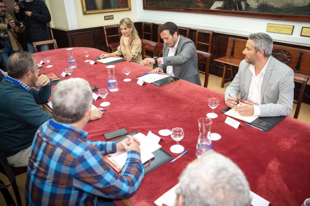 Yolanda_Diaz_'s tweet image. En Cádiz me he reunido con las organizaciones de @CCOO, @UGT_Comunica, @CGT y la Coordinadora de Trabajadores del Metal para tratar de primera mano sus reivindicaciones laborales.

Defender una carga de trabajo digna y derechos es garantía de futuro en la Bahía.