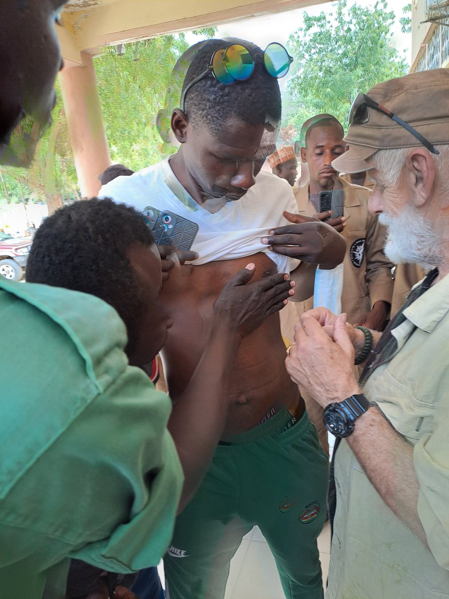 GEK_France's tweet image. T.C.C.C utilisation et distribution de matériel aux personnels au #MINFOF #Cameroun @Corse_Matin @FTViaStella @corsenetinfos aidons les rangers à faire leur mission de protection de la faune sauvage @237online @JDC_Fr