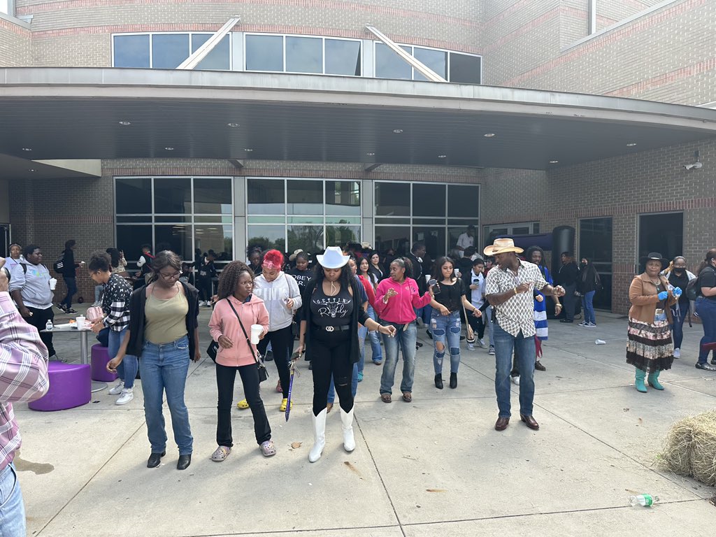 HISDHEO's tweet photo. Thank you @WeLoveWheatley for inviting Students Assistance to to their Western Festival ‘23. Students and staff had a great time https://t.co/vINMiL6G7h