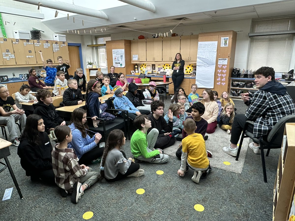 Thanks to the @iowaswarm and all of the @hawkeyefootball players that came through this week to help us kickoff our Reading Rockets celebration! #VanAllenPride 🚀