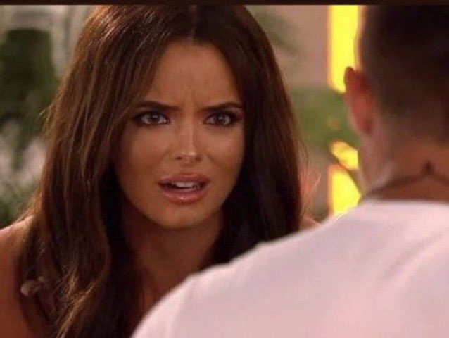 Natssx6's tweet photo. Jessie is a better woman than me bc I could never ask a man to be my boyfriend😂🥴😂 #loveisland https://t.co/E92ecEobs5