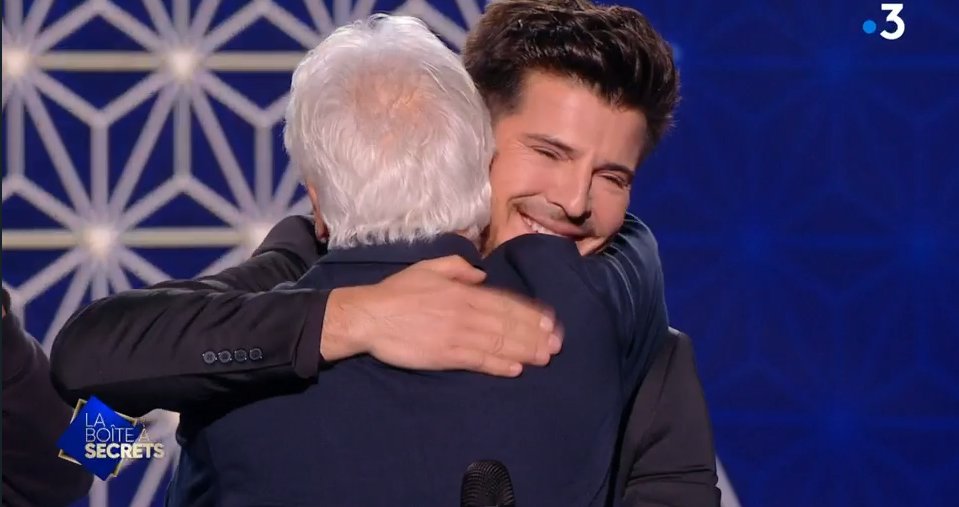 catherineDouls's tweet photo. Merci @vincentniclo pour cette jolie interprétation #JeChante émouvante surprise à #GerardLenorman tellement touchantes les paroles de cette chanson
#LaBoiteàSecrets https://t.co/6DGqcZQETx