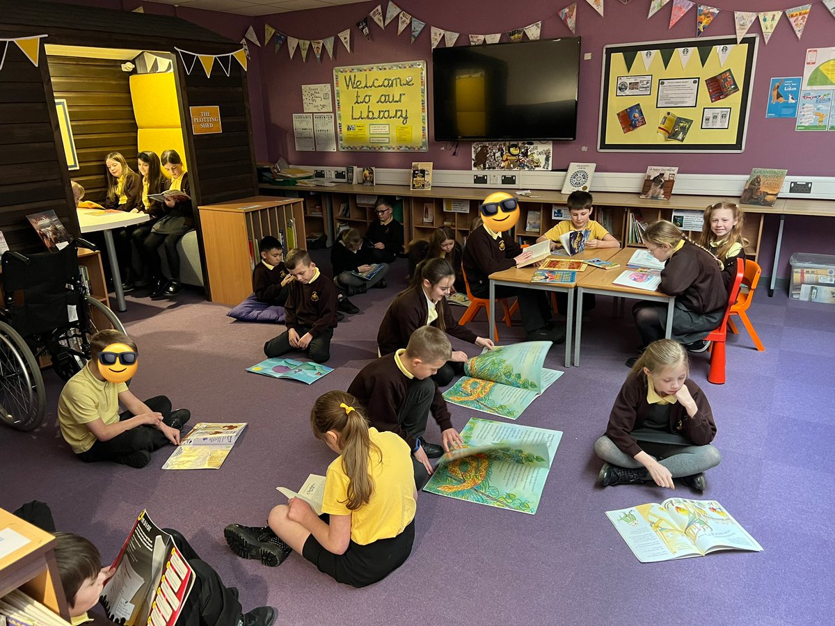 EastfieldPSHull's tweet photo. 4EO enjoyed their time in the school library today!π#eps4eo https://t.co/B1j8hKyugH