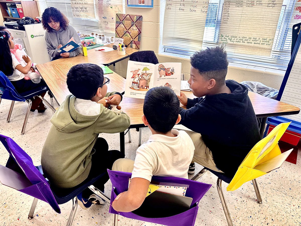 CharMeckSchools's tweet image. Our @EastwayMS_CMS readers shared their love for books with Windsor Park Elementary students as part of the Read Across America initiative, igniting a passion for learning and creating memories along the way! #ReadAcrossAmerica #PassionForLearning