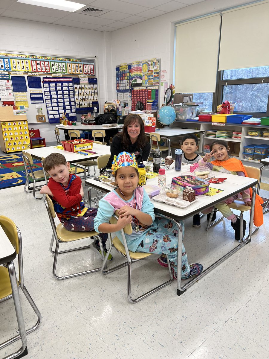 Super special lunch 
with the teacher today 
The old Super Student 🥇
The new Super Student 🥇  
The old Star Student 🎖
The new Star Student 🎖 
#believeinflc