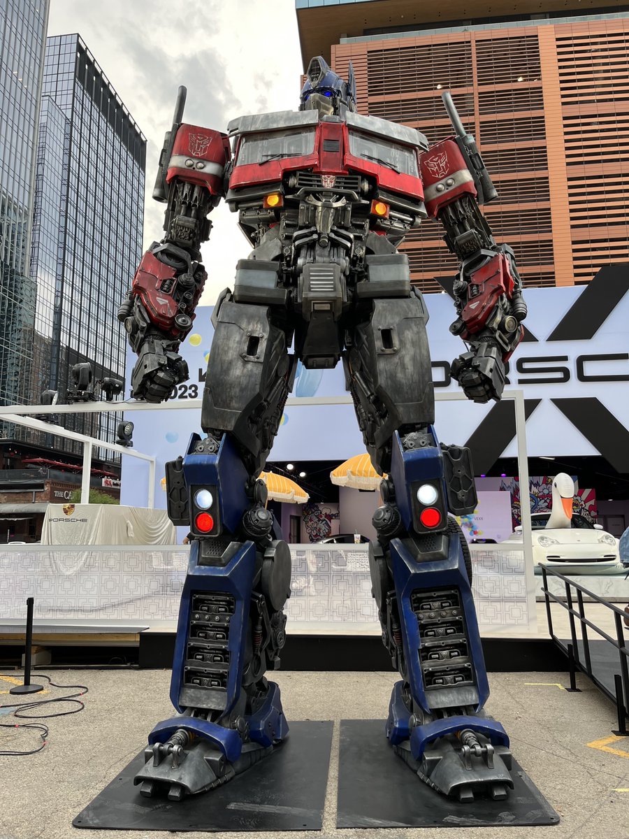 transformers's tweet photo. #SXSW just got a whole lot bigger #Transformers #RiseOfTheBeasts https://t.co/rRW5oKLQvd