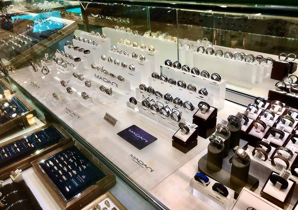Men’s Wedding Bands don’t have to be boring!  We have a huge selection in both precious metals and alternative metals to suit every taste and budget. #goldntimejewellery #weddingbandsformen #alternatemetalband #goldntimeforalifetime instagr.am/p/Cpn1wQMPyS6/