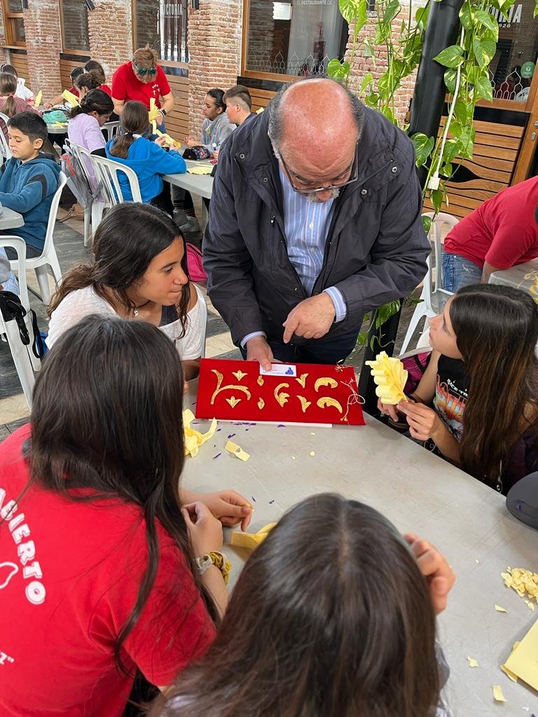 Josefina (@jrbeltran14) on Twitter photo Hoy hemos conocido el trabajo del orfebrería y bordado dentro del programa de innovación <a href="/Patrimonio_And/">Vivir y Sentir el Patrimonio</a> en II muestra de artesanía Cofrade <a href="/AytoVLZ/">Ayto Vélez-Málaga</a> <a href="/speiandalucia/">Servicio de Programas Educativos Internacionales</a> <a href="/FormacProfAnd/">Servicio de Planes de Formación</a> <a href="/OrdenacionM/">Ordenación Educativa Málaga</a> Hoy hemos conocido el trabajo del orfebrería y bordado dentro del programa de innovación <a href="/Patrimonio_And/">Vivir y Sentir el Patrimonio</a> en II muestra de artesanía Cofrade <a href="/AytoVLZ/">Ayto Vélez-Málaga</a> <a href="/speiandalucia/">Servicio de Programas Educativos Internacionales</a> <a href="/FormacProfAnd/">Servicio de Planes de Formación</a> <a href="/OrdenacionM/">Ordenación Educativa Málaga</a>