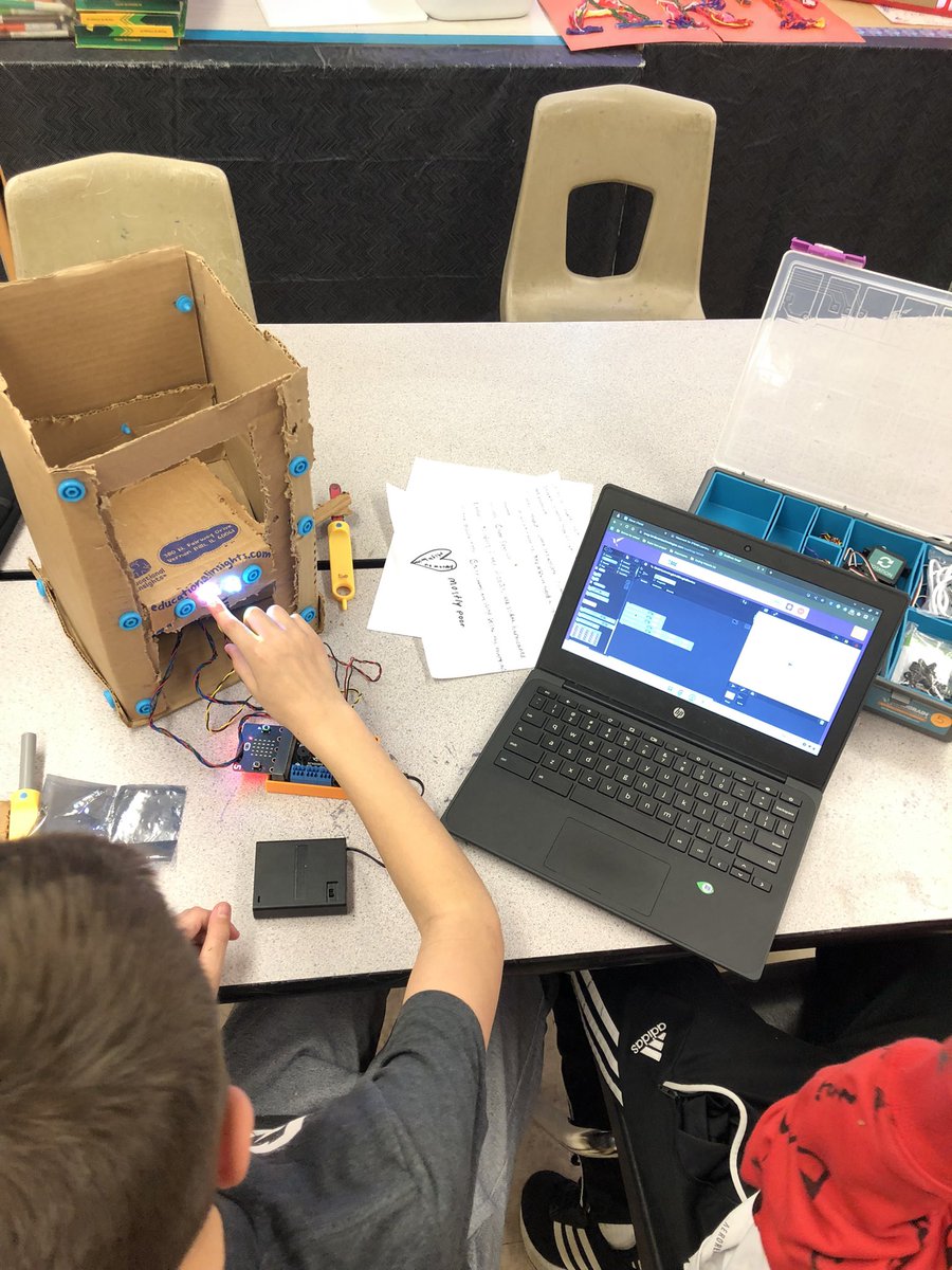 Leah440B's tweet photo. STEAM lab is getting pumped about finishing their prototypes as part of our exploration of the design process! With the help of the @birdbraintech Hummingbird Bitd https://t.co/5UWfaV1YlL