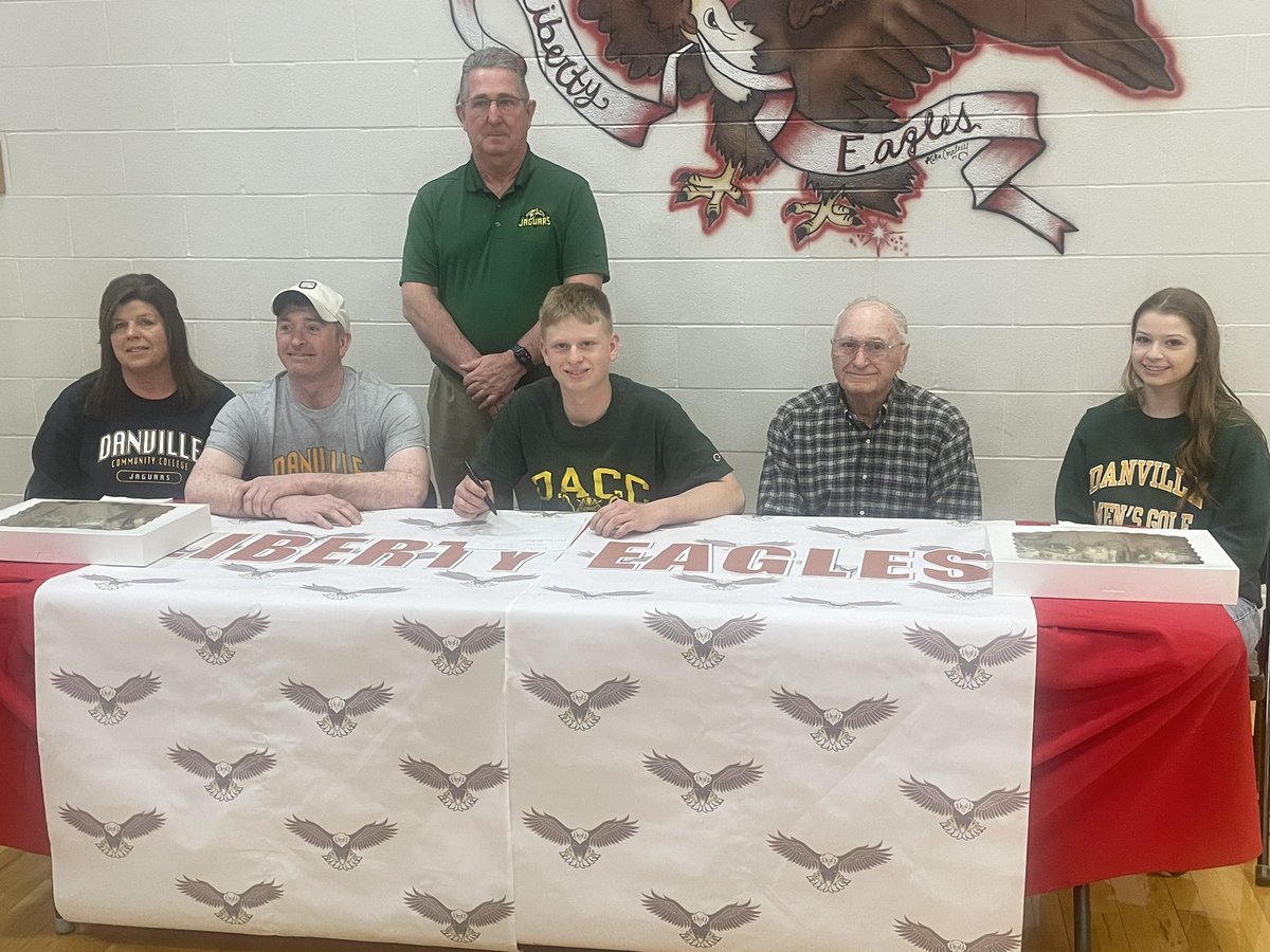 ChrisDuerr's tweet photo. One of our all time favorite gents: THE Blake Arnold himself makes it official with @DACCmgolf https://t.co/cptxyoVnU0