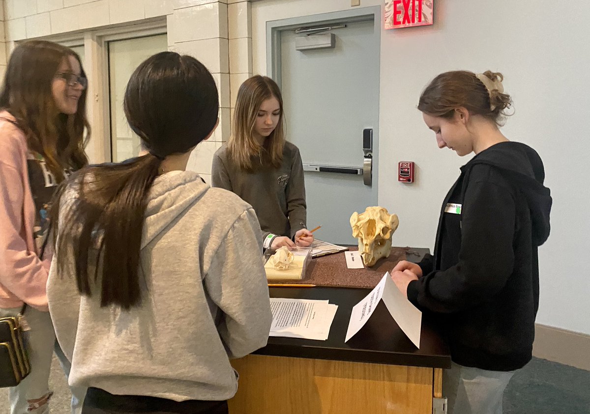 TaorminaGATE's tweet photo. Plum Middle School students at the Carnegie Museum of Natural History for the AIU Science Bowl! @PlumTeachers @plumboroughsd #plumproud https://t.co/t8O0ZVQjJb