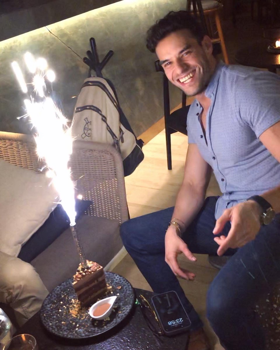 Y si hay video hay fotos 😜 #momentos #cumpleaños #celebracion #38 #bday #cake #lighting #feliz #newyear #celebrandolavida #9marzo #2023