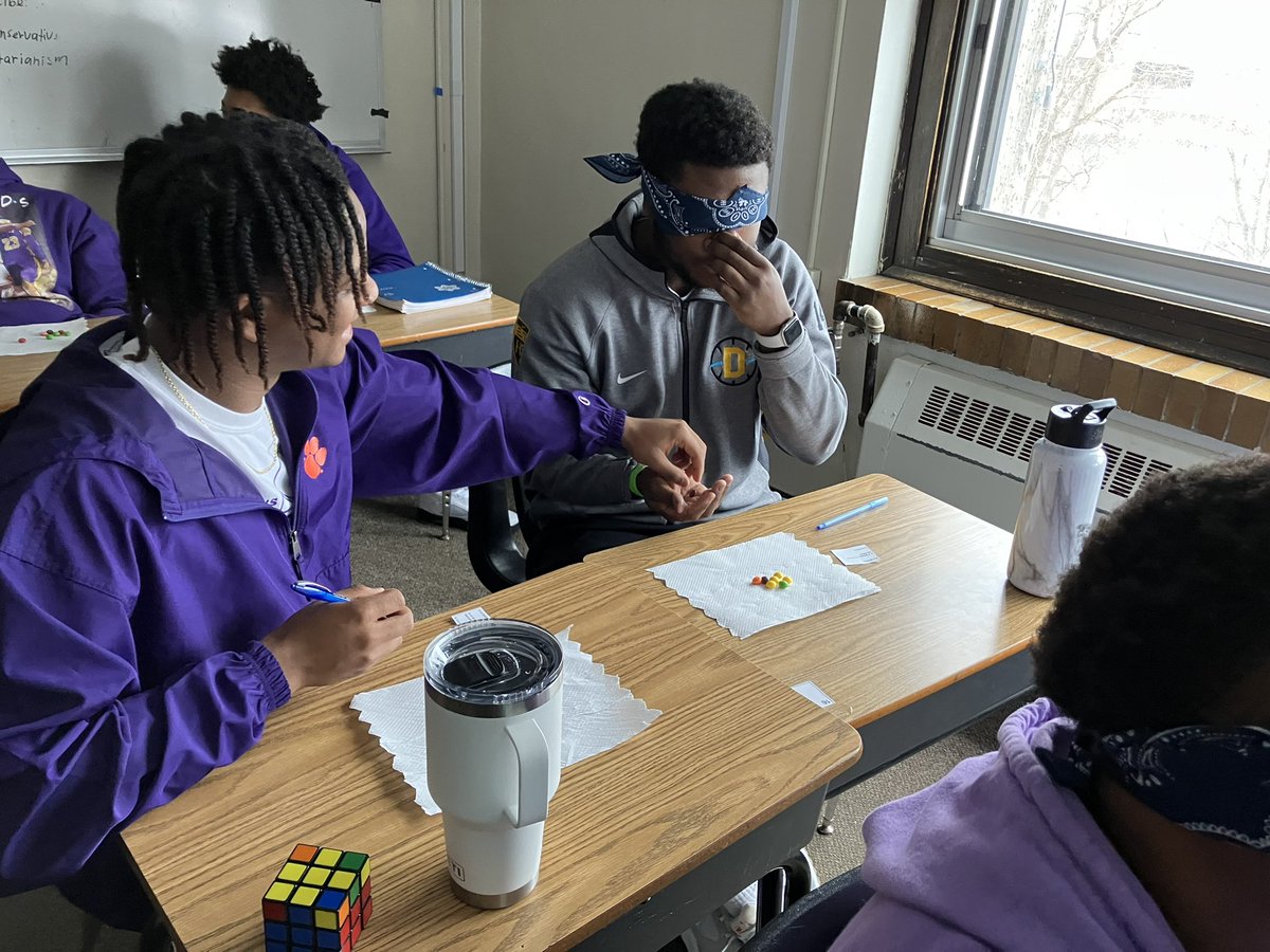 running_ras's tweet photo. Some fun experiments in Psych class to kick off our Sensation/Perception unit! https://t.co/C0w0I2nUIa