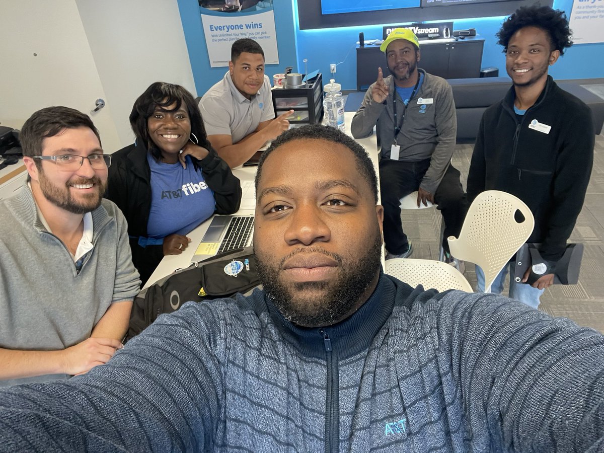 Blessed to have these GOATs feeding knowledge to my district today!! Alabama VS EVERYBODY #squadup #WinAsOne @thomasjennetten @mattsharrak @DemetrusHayes1 @DiamonFrierson @pun4everyone @DesmondCarson_