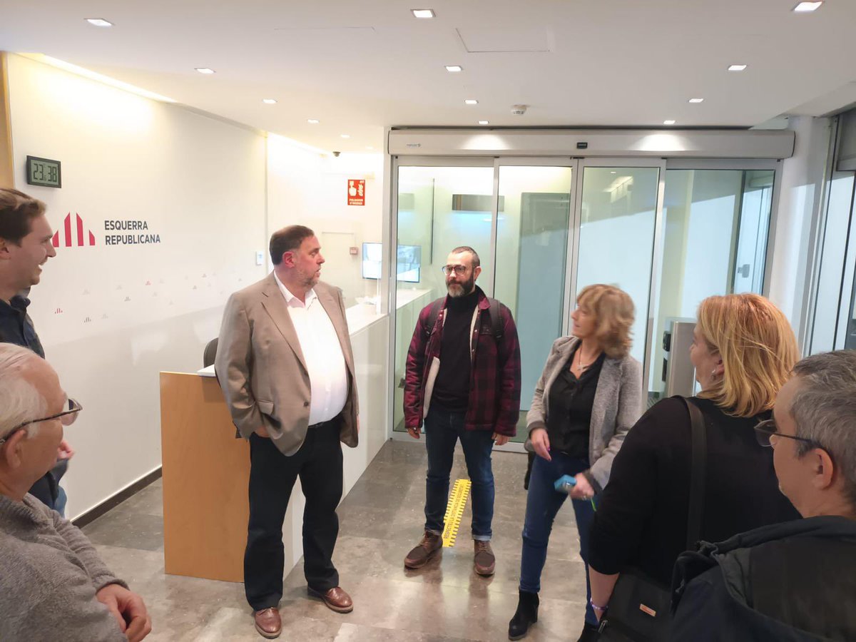 ERC_Salou's tweet photo. 📍Avui ens hem reunit amb Oriol Junqueres✊🏽 per traslladar la nostra visió des del territori i continuar enfortint-nos 💪🏽 per encara les municipals 2023.
#salou #sebas2023 #sebasalcalde #municipisrepublicans #útils #útilspertransformar #valorsrepublicans https://t.co/9Mb4rgswWD