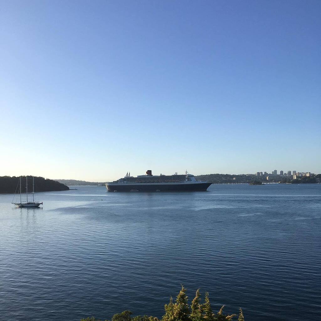 NErckSabbatical's tweet photo. Temporary neighbour
#queenmary2 https://t.co/Y4Xvkm2weR https://t.co/CMnCTR5GiT