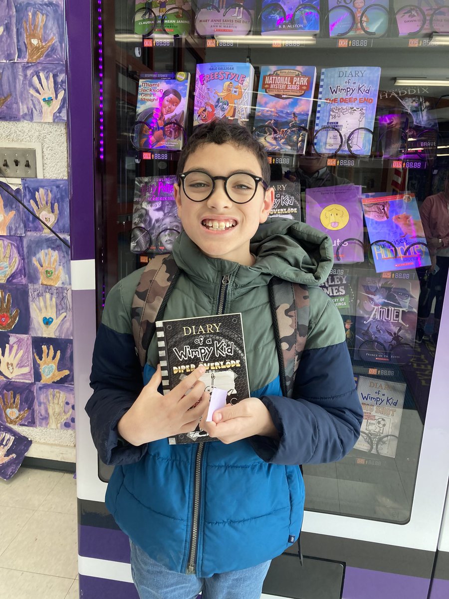 We 💜 finishing the week w/ amazing #GoodNewsCallOfTheDay and especially in-person for this most deserving young man who has been doing great in all areas of school. He’s trying hard &amp; doing his best! Yes! #WayToGo <a href="/4MsKelly/">Ms Kelly</a> <a href="/MrBielawaHAY/">Bob Bielawa</a> #HAYNation