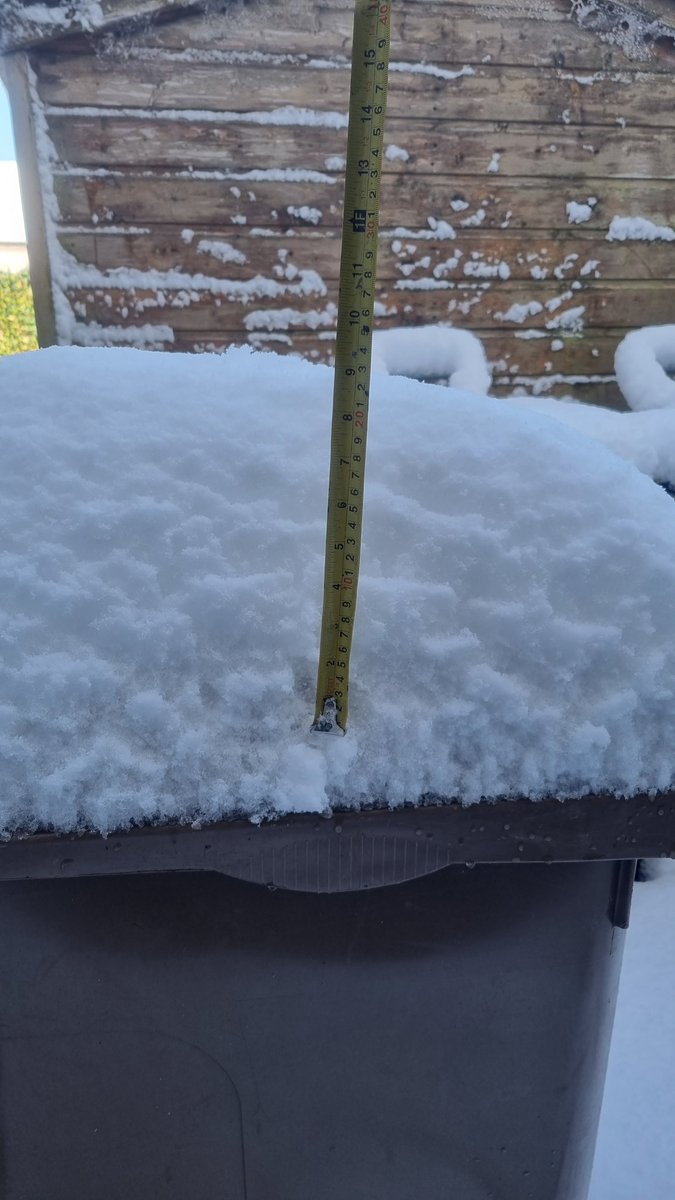 AidanOneill93's tweet photo. @bbcweather @SimonOKing between 8 and 9 in Newtownabbey Co.Antrim https://t.co/g28f7xQnFZ
