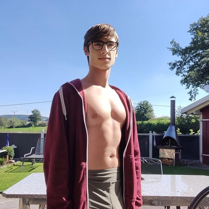 Jonasheyy's tweet photo. 90% off my onlyfans 
Link in my bio 

900 members already in the community already https://t.co/rl6iXLsULE