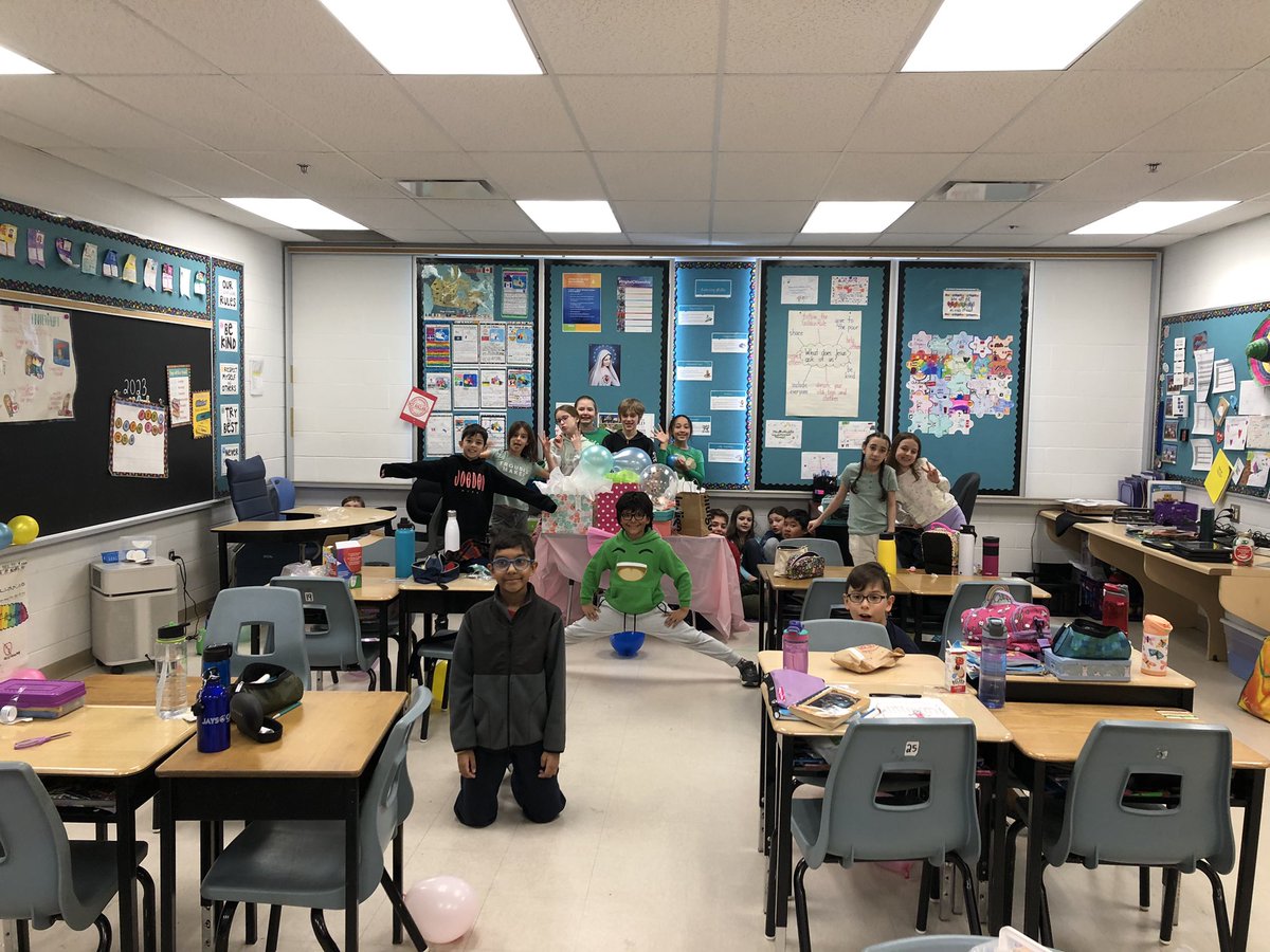 MrsAJargilo's tweet photo. When you have the sweetest students! 🥰 Thank you so much for my party today. Have a wonderful March break! 💖 https://t.co/Je7VrXdMmh
