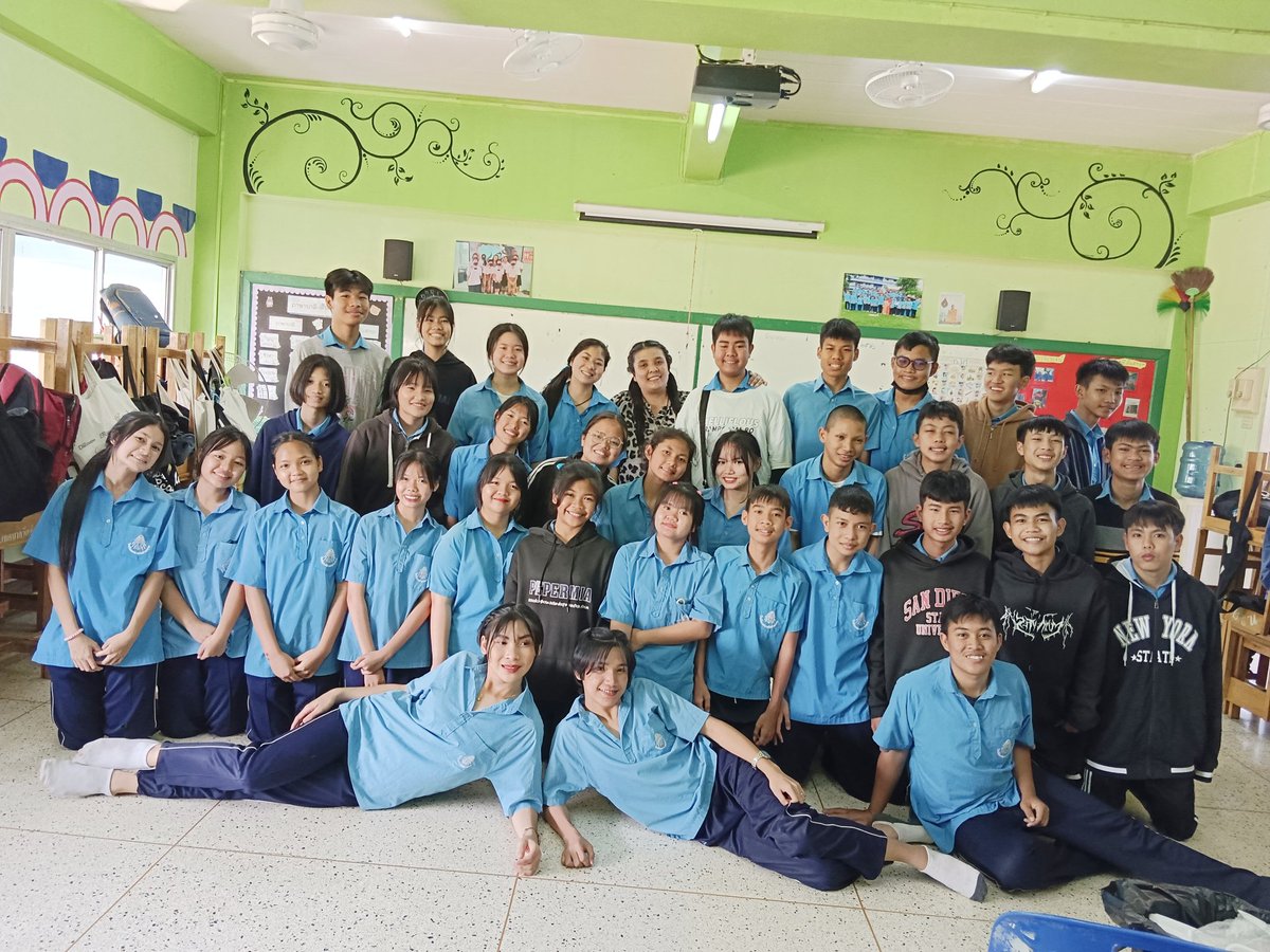indiadark's tweet photo. ม.๓/๓ มีกายด้วย https://t.co/1PK37O3grm