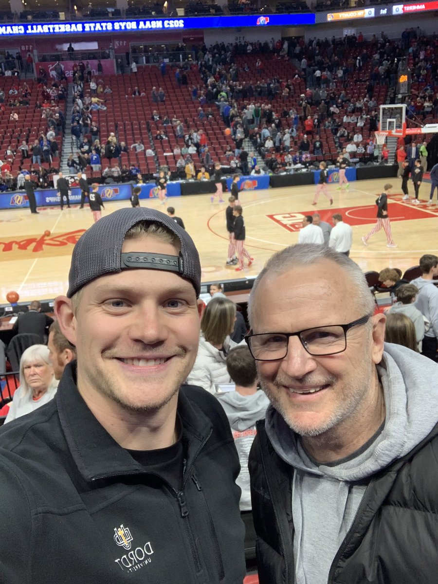 Coach_Roelofs's tweet image. Excited to watch @DordtHoops commit @ConnorMillikan light it up in the NE state semi-finals today! #FutureDefender