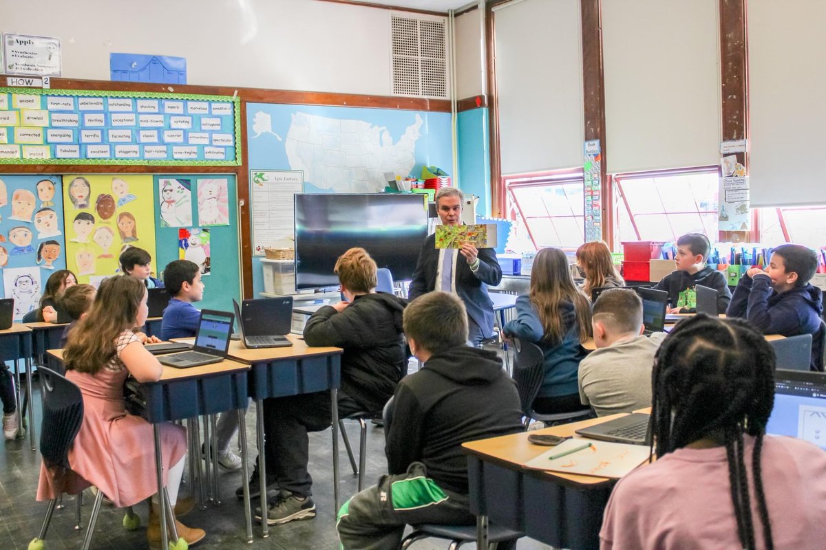 It was wonderful to read to the students at Heard Street Discovery Academy Elementary School. We read “Goodnight Worcester” and the students had great questions. Thank you to Principal Vail for having us!